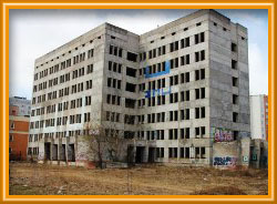 заброшенное здание больницы в Дзержинском районе
